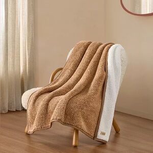 UGG Classic Fluff Throw Blanket 50x70 Brown Sherpa Plush Reversible NWT